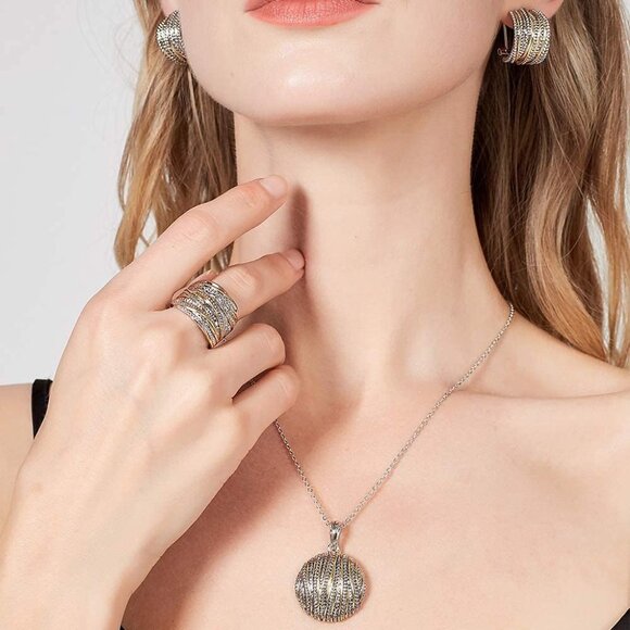 Stylish Intertwined Gold & Silver Pendant Necklace - Chic Versatile Jewelry - Picture 4 of 7